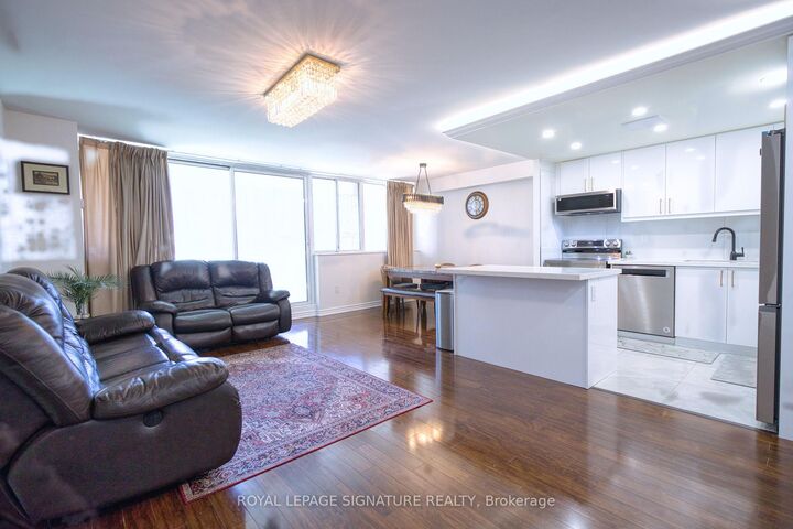 Photo de la propriété: 3590 Kaneff Crescent 503 ON L5A 3X3