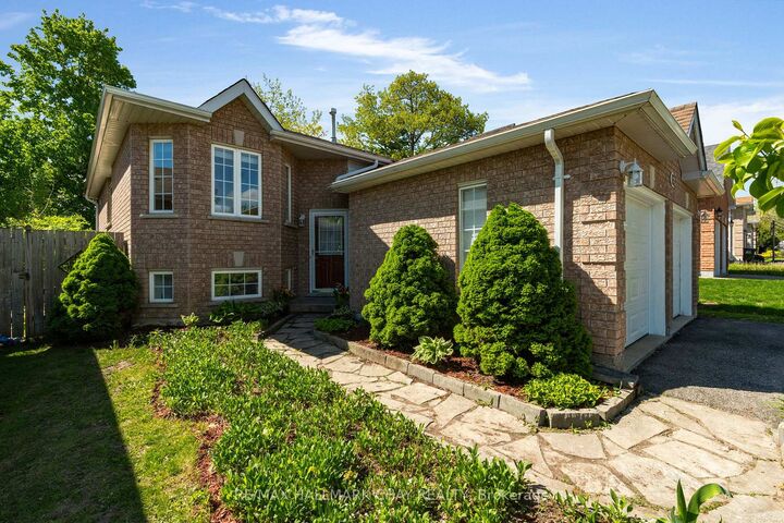 Property Photo:  63 Masters Drive  ON L4M 6W9 