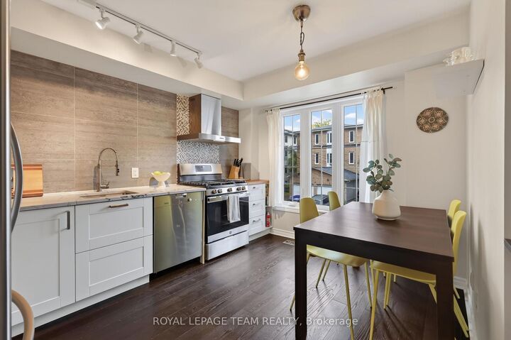 Property Photo:  13 Robinson Avenue 11  ON K1N 8N8 
