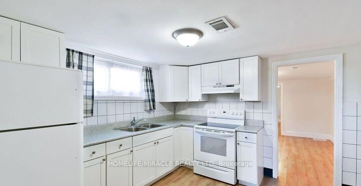 Property Photo:  584 Montgomery Street  ON L1H 7K2 