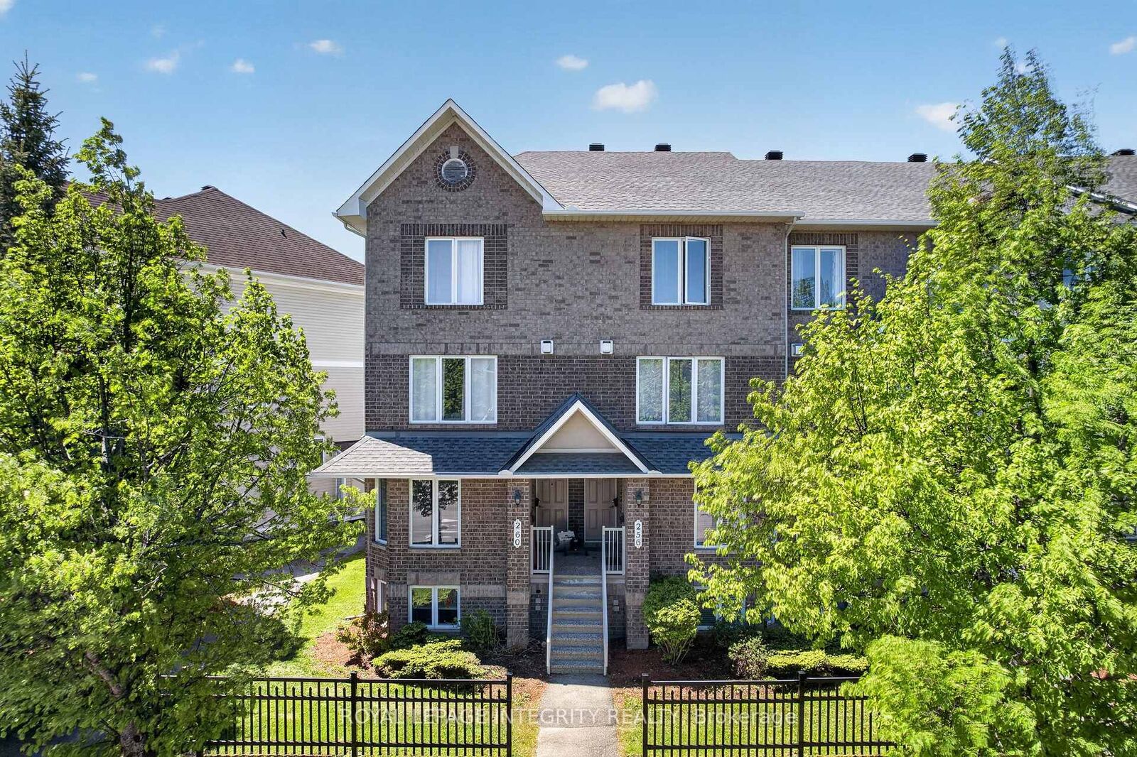 Property Photo:  256 Cresthaven Drive  ON K2G 6W4 