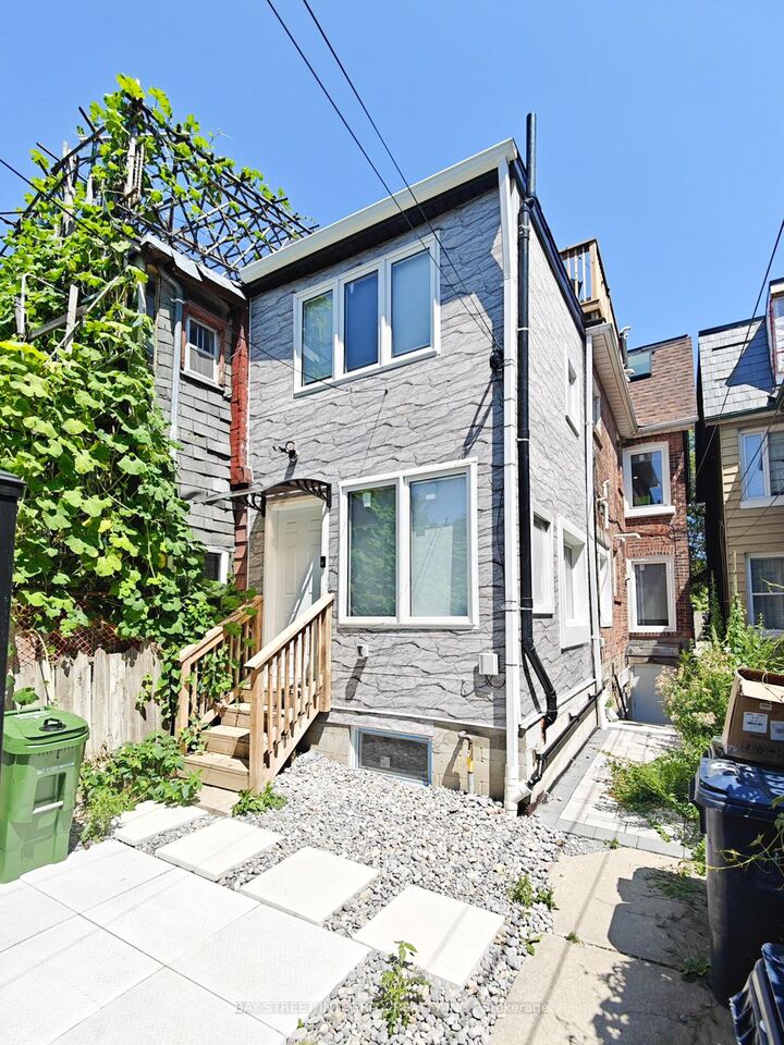 Property Photo:  598 Crawford Street Lower  ON M6G 3K2 