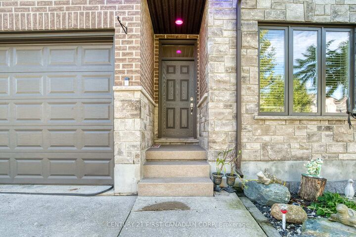 Property Photo:  777 Apricot Drive 34  ON N6K 5B3 