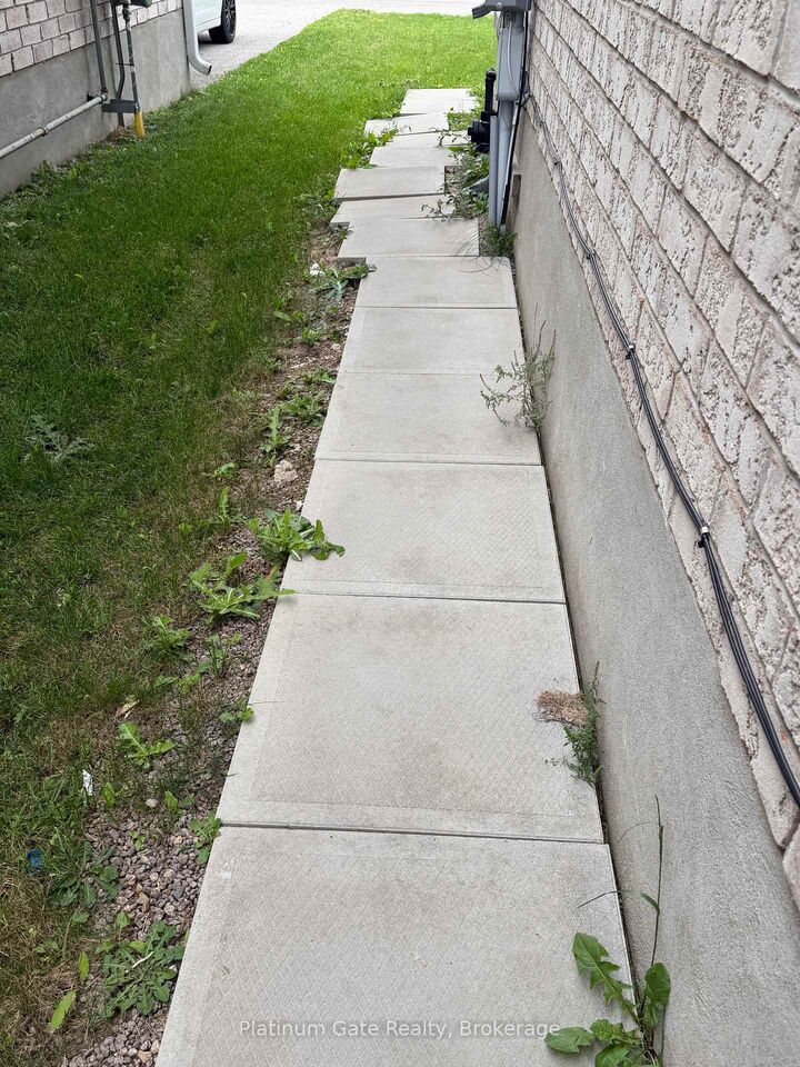 Property Photo:  827 Cedar Parkway  ON N5X 0C3 