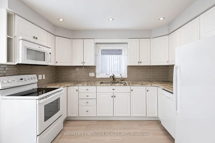 Property Photo:  82 Charnwood Place  ON L3T 5H3 