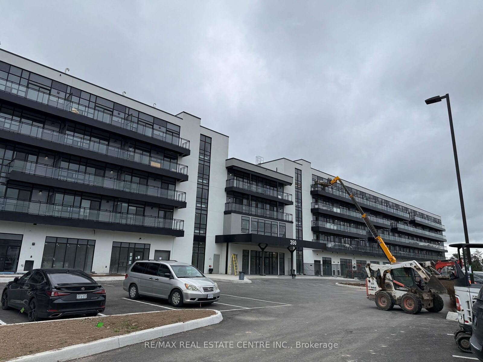 Property Photo:  350 Prince Charles Dr S, Drive 325  ON L3C 7B3 
