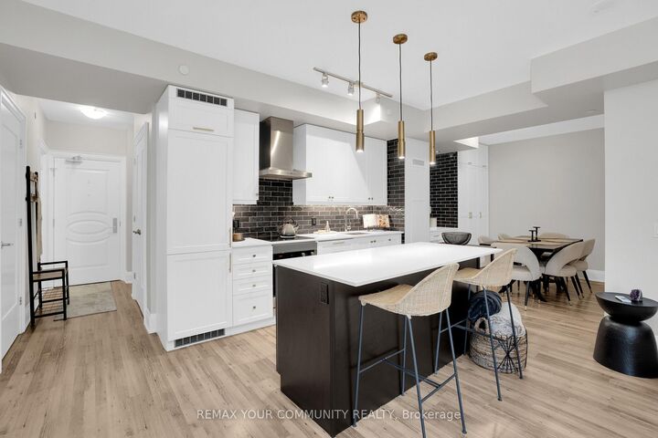 Property Photo:  9085 Jane Street 523  ON L4K 0L8 