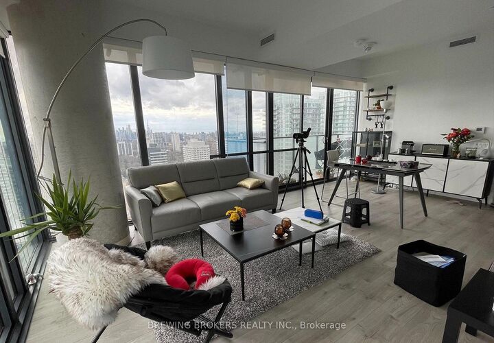 Property Photo:  161 Roehampton Avenue 3209  ON M4P 0C8 