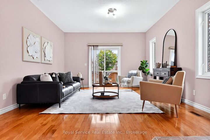 Property Photo:  38 Finch Drive  ON K8P 5M6 