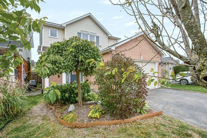Photo de la propriété:  37 Brownstone Crescent  ON L1E 2Y1 