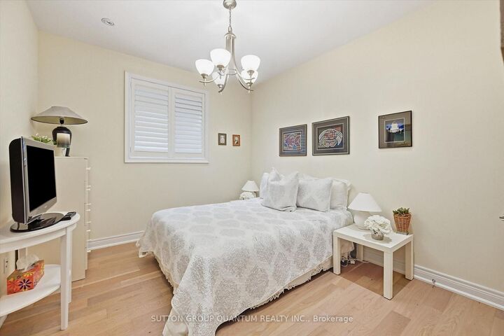 Property Photo: 305 Caledon Avenue ON L9C 3C9