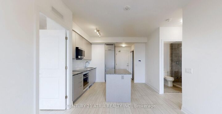 Property Photo:  30 Elm Drive W 2811  ON L5B 0N6 