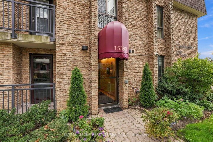 Property Photo:  15390 Yonge Street 406  ON L4G 1N8 