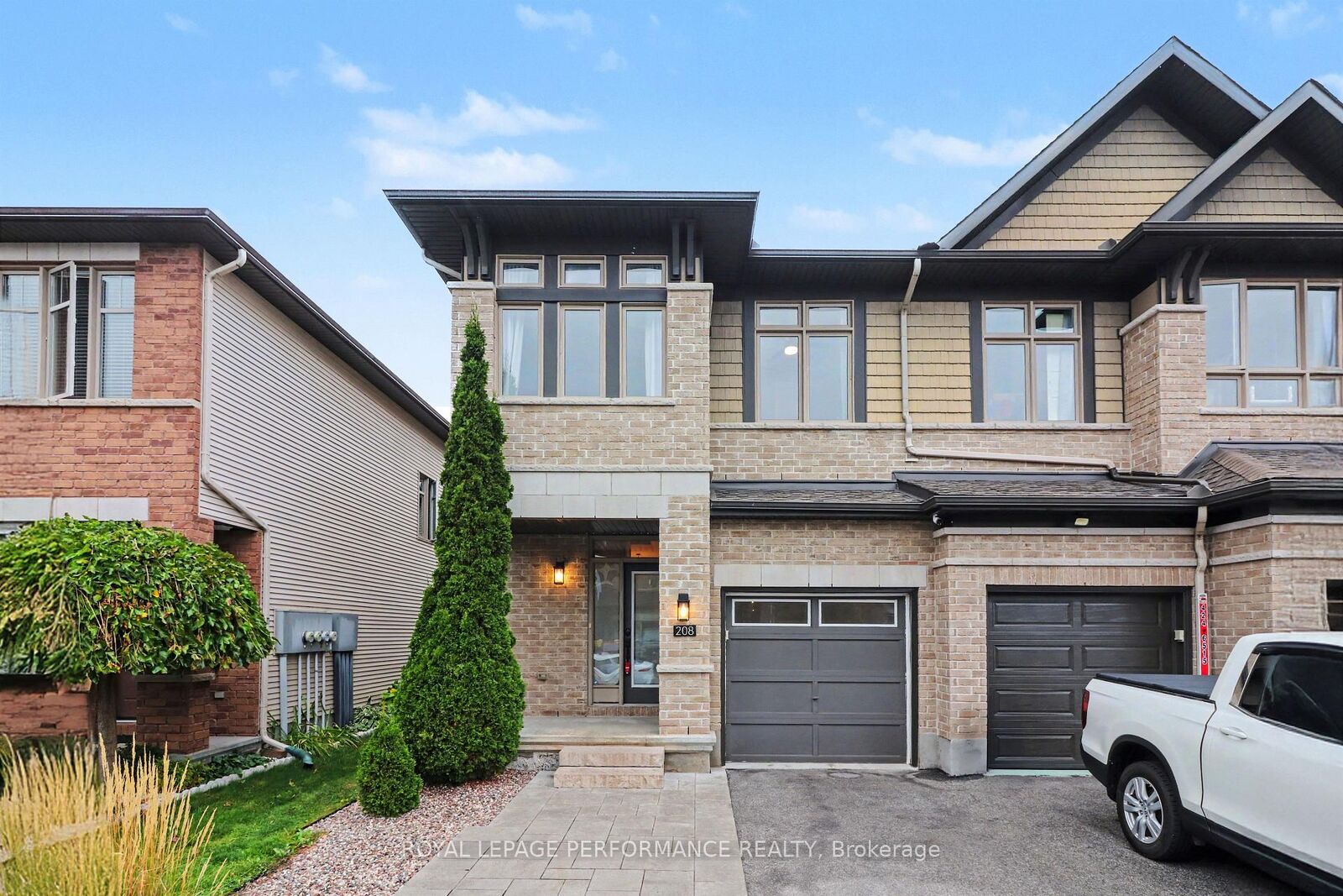 Property Photo:  208 Butterfly Walk  ON K1W 0G6 