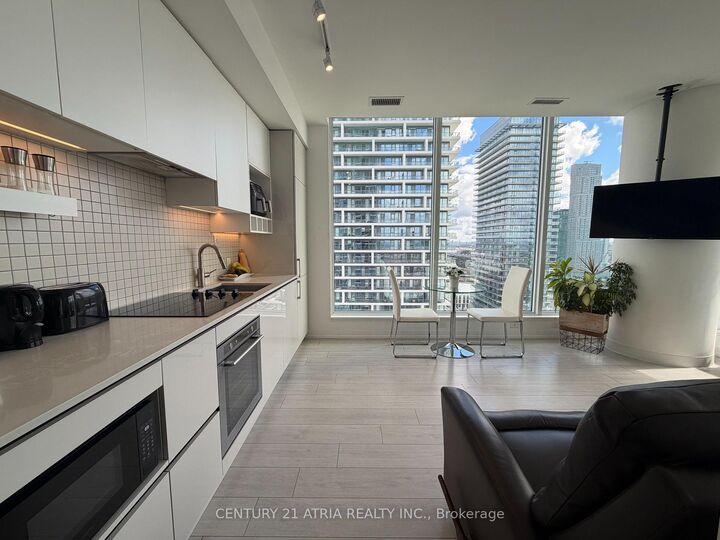 Property Photo:  898 Portage Parkway 2303  ON L4K 0J6 