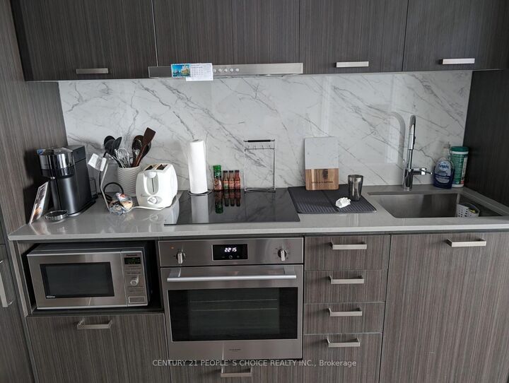 Property Photo:  38 Honeycrisp Crescent 1706  ON L4K 0M8 