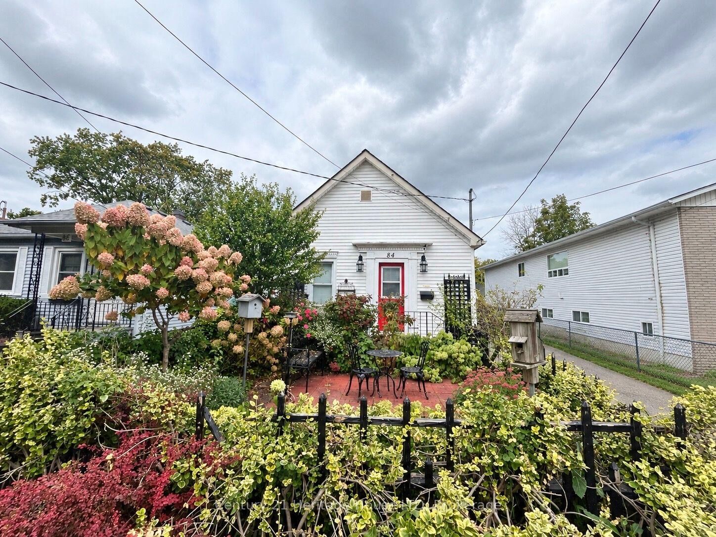 Property Photo:  84 Rykert Street  ON L2S 1Z6 