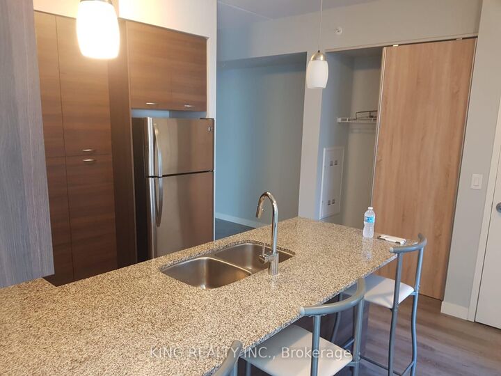 Property Photo:  318 Spruce Street 1405  ON N2L 3M7 