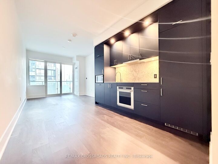 Property Photo:  480 Front Street W 1613  ON M5V 0V6 