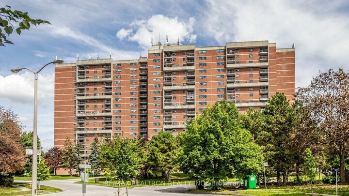 Property Photo:  100 Wingarden Court 1215  ON M1B 2P4 