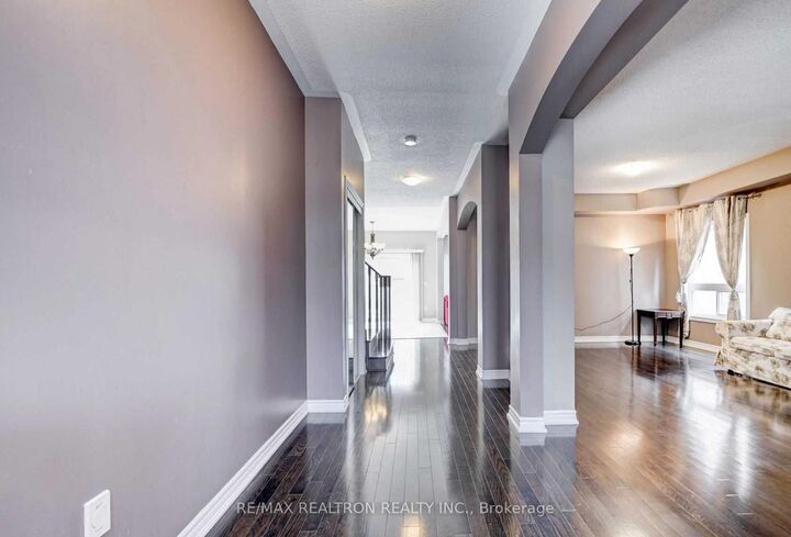 Property Photo:  18 Horsley Court  ON L4G 0H7 