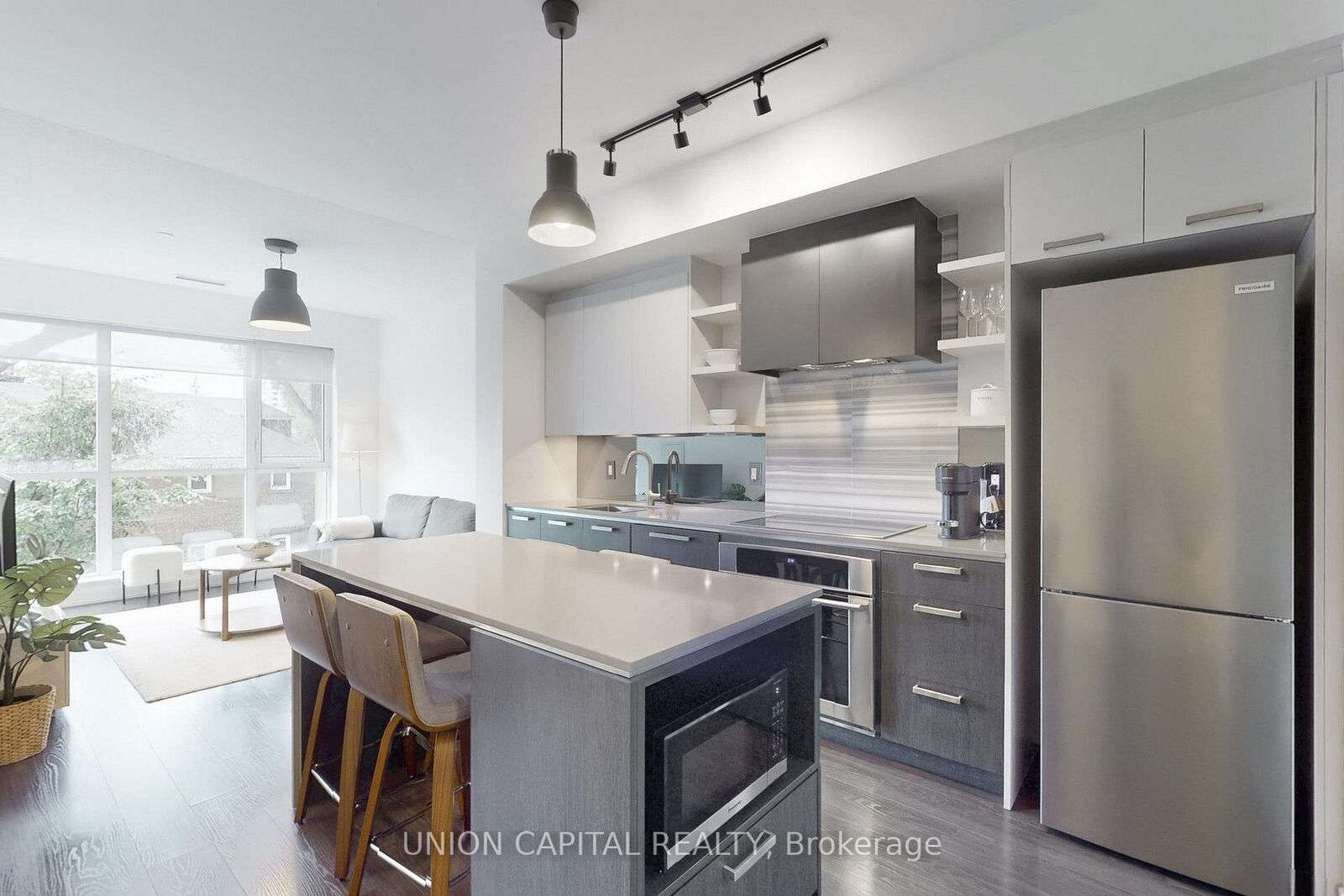 Photo de la propriété:  1830 Bloor Street W 323  ON M6P 0A2 