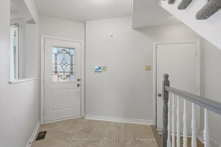 Property Photo:  30 Rowe Drive  ON K2L 3Y3 
