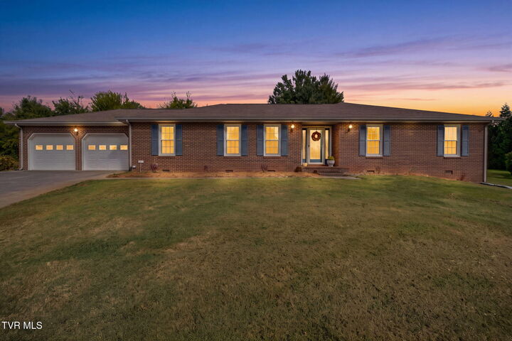 Property Photo: 4 Royal Court TN 37604