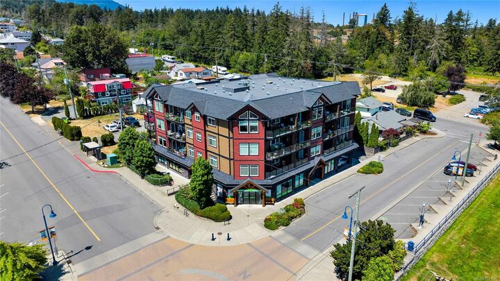 Property Photo: 1533 Joan Ave #304 BC V0R 1R0