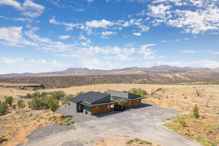 Property Photo:  459 N 610 W  UT 84782 