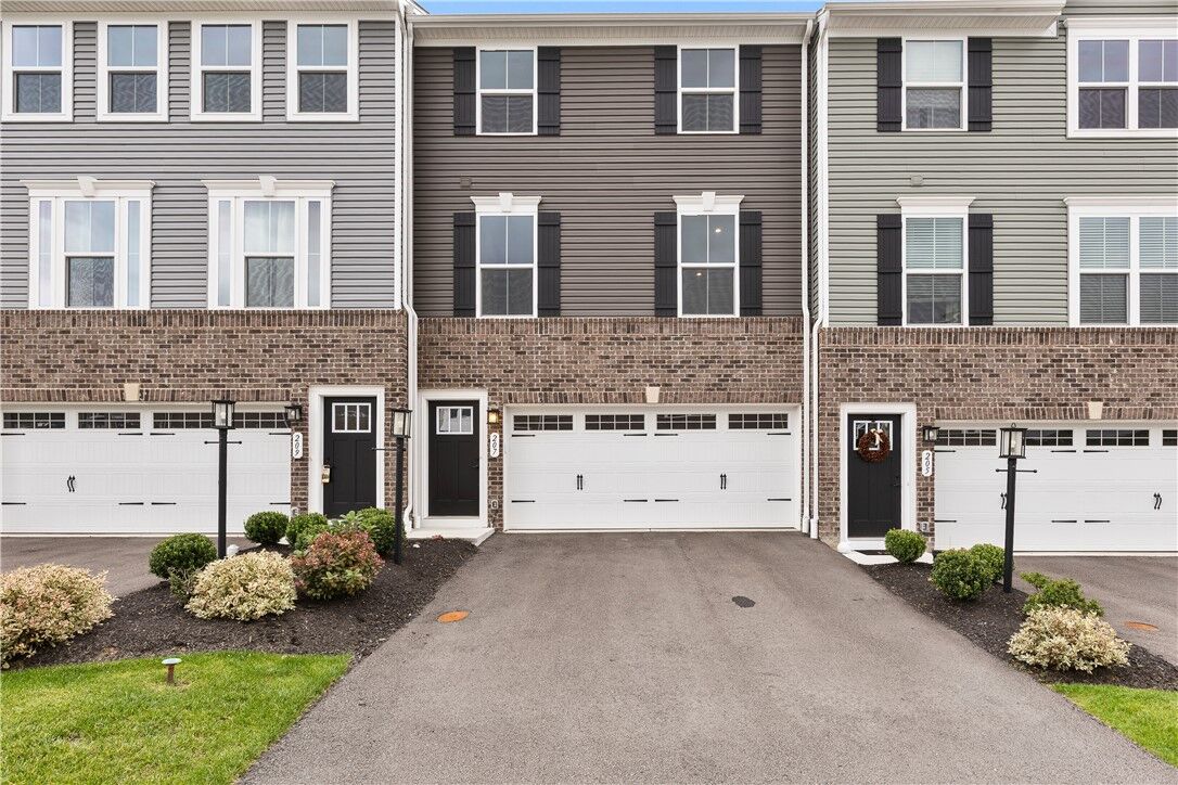 Property Photo:  207 Yellowwood Ct  PA 15301 