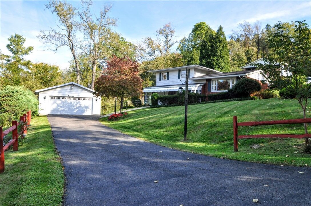 Property Photo:  8 Homewood Dr  PA 15022 