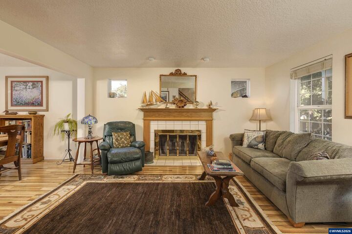 Property Photo:  515 SE Palmer Ln  OR 97114 
