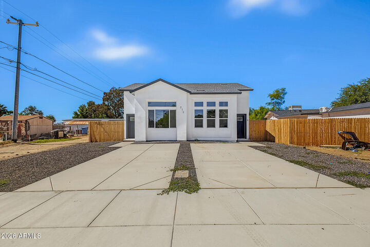 Property Photo:  212 2nd Avenue E B  AZ 85326 