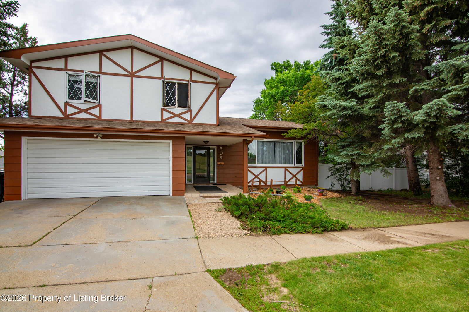 Property Photo:  509 6th Street W  ND 58601 