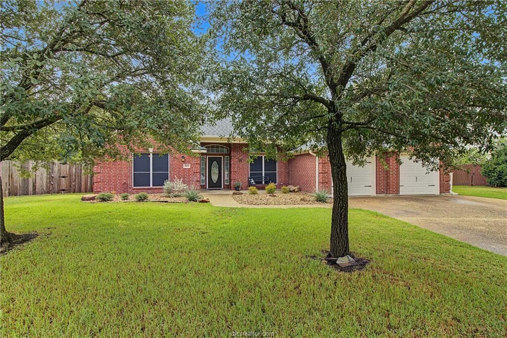 Property Photo:  3902 Park Hurst Drive  TX 77802 