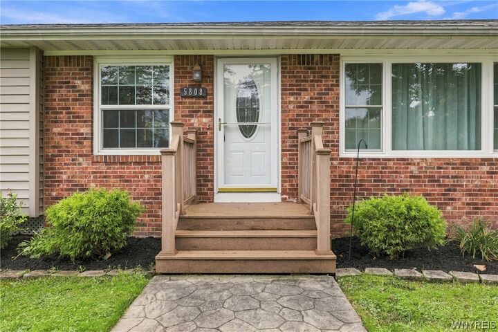 Property Photo: 5808 Tonawanda Creek N Road NY 14094