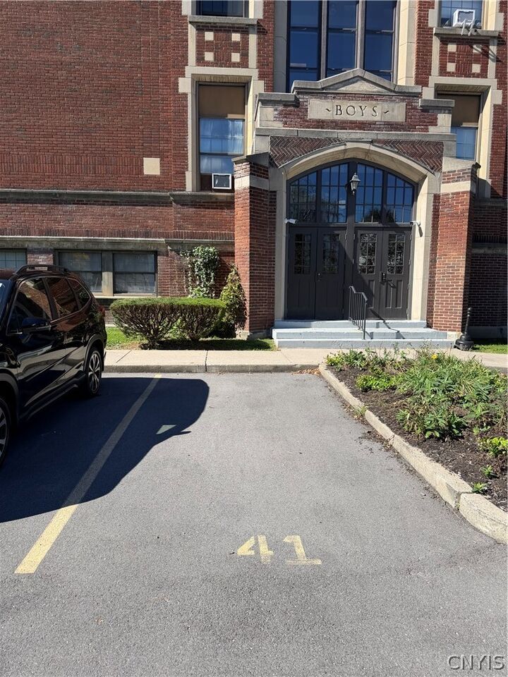 Property Photo:  917 Madison Street 112  NY 13210 