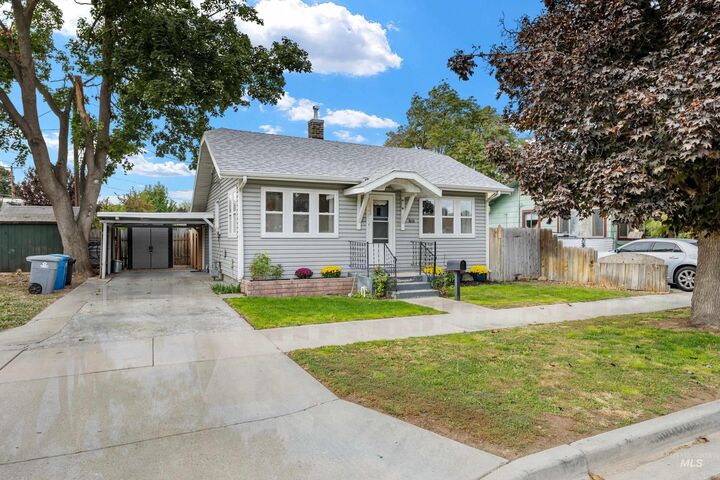 Property Photo: 1707 4th St S ID 83651