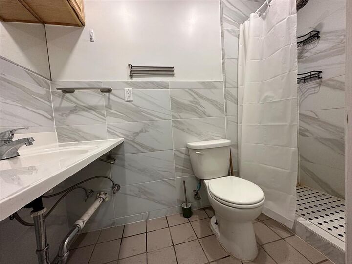 Property Photo:  200A 31st Street 1  NY 11232 