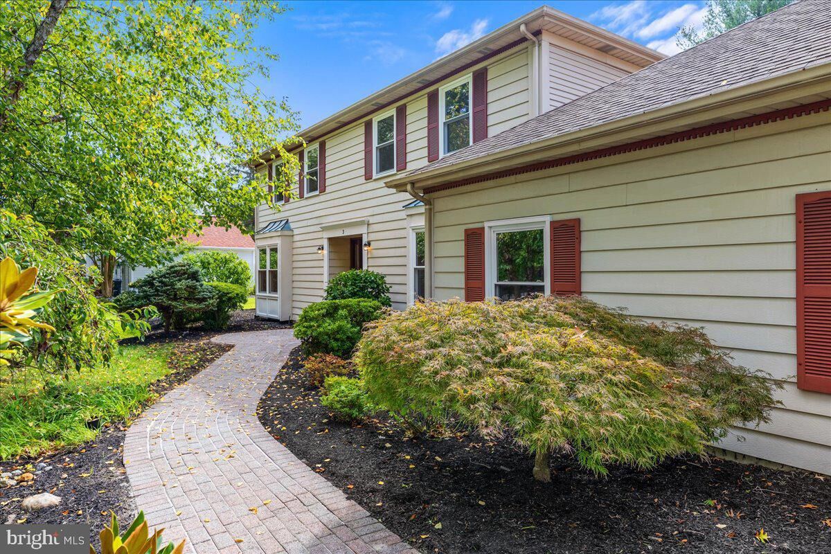 Property Photo:  3 Cartwright Drive W  NJ 08550 