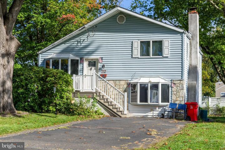Property Photo: 423 Sunnemeade Avenue PA 18974