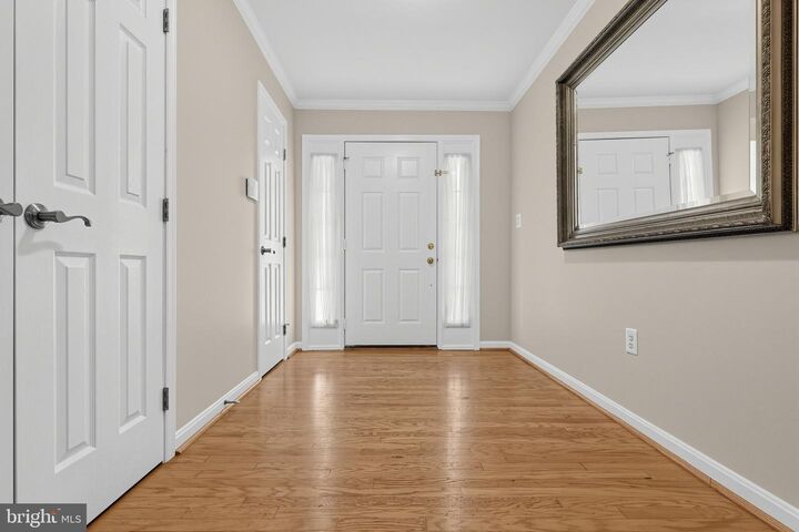 Property Photo: 6019 Katelyn Court VA 22310