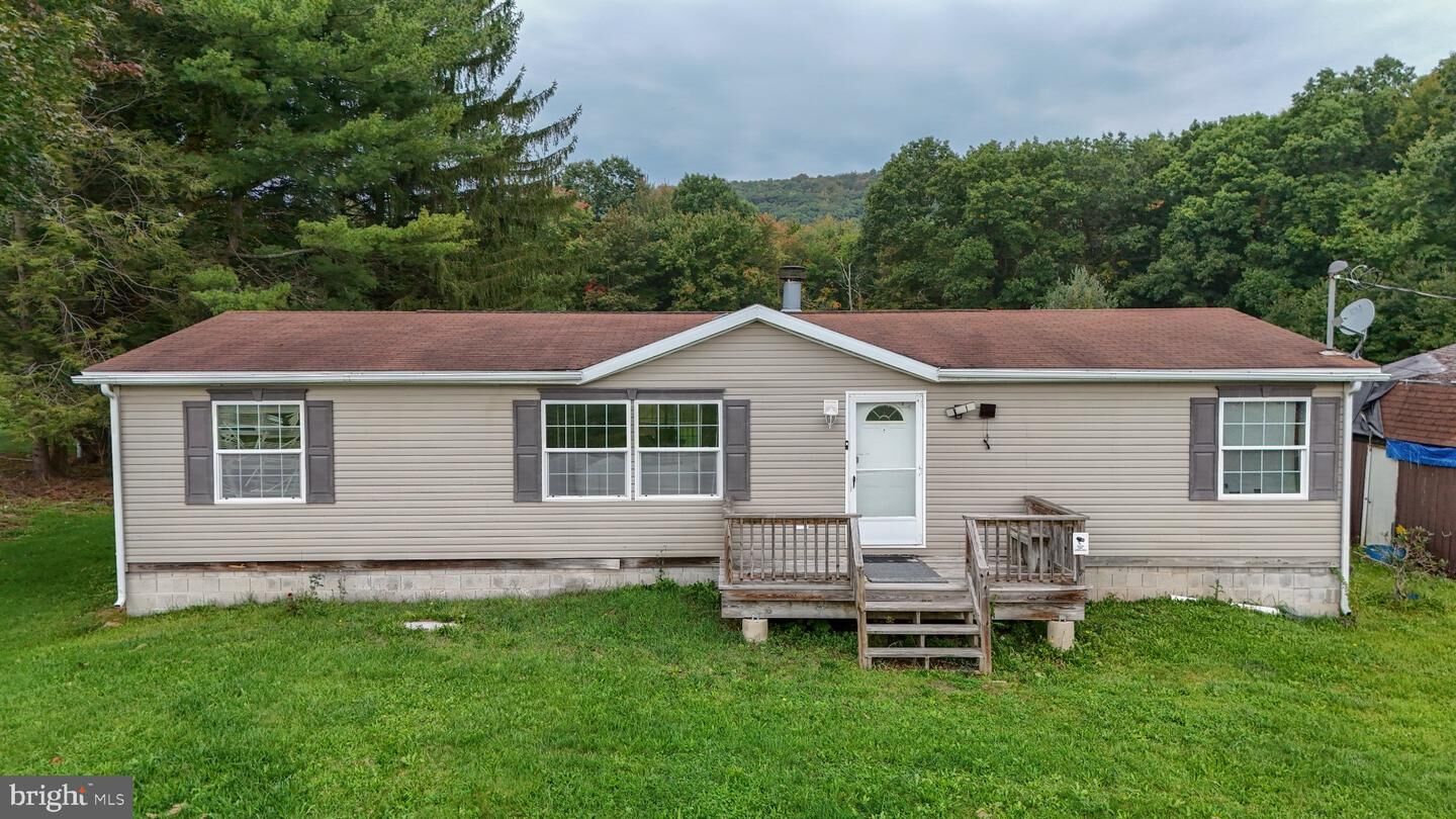 Property Photo:  85 Ben Titus Road  PA 18252 