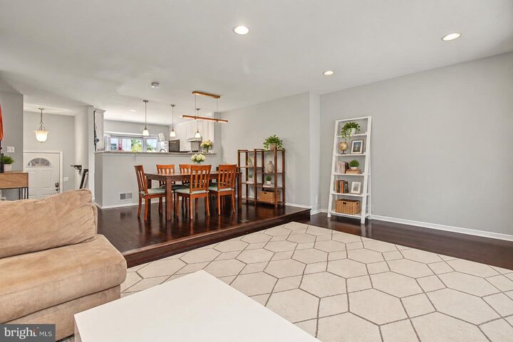 Property Photo:  5 Lazy Hollow Way  MD 20878 