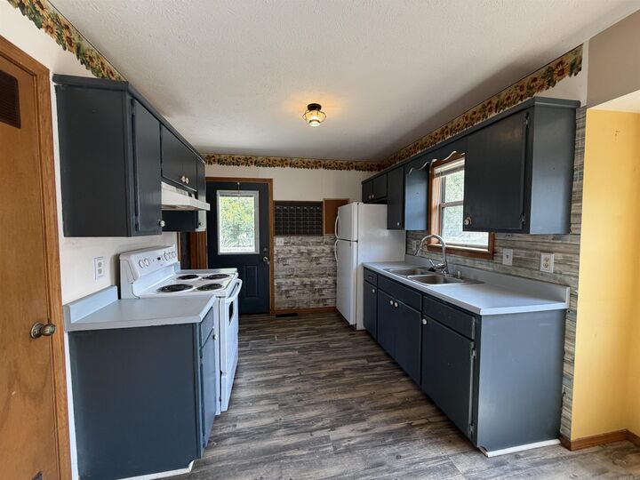 Property Photo:  301 South Street Court  AR 72634 