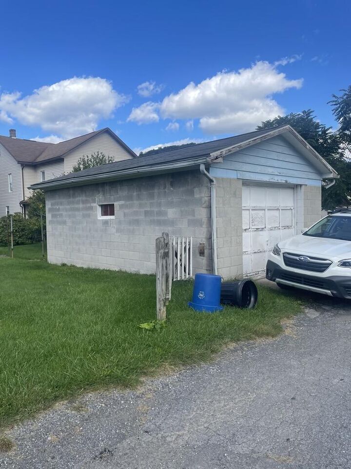 Property Photo:  Fairfield Ave 71  PA 15960 