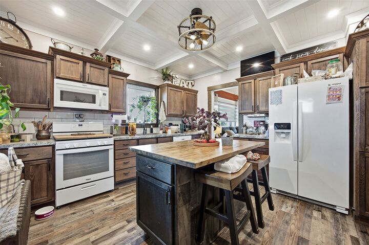 Property Photo: 1616 1st Avenue NW IA 22405