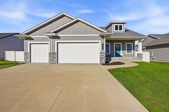 Property Photo: 3482 Hemingway St IA 52302