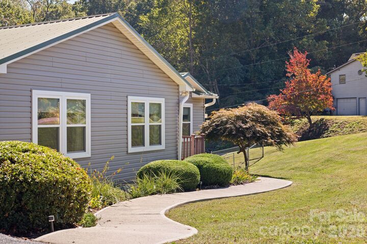 Property Photo: 74 Ridgeline Road NC 28721